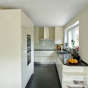 Alno Küche mit Granit und Raumhohen Hängeschränken in Münster Gremmendorf