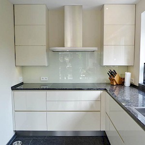 Alno Küche mit Granit und Raumhohen Hängeschränken in Münster Gremmendorf