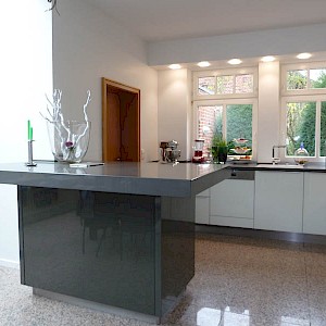 Alno Küche in Legden mit Pultplatte bei Insel aus Quarzkomposit