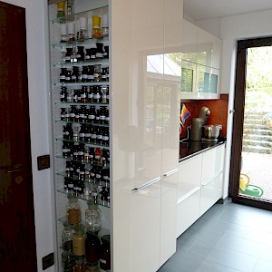 Schüller Küche in Münster mit Star-Galaxy Granitplatte und Sonderanfertigung bei Rolladenschrank