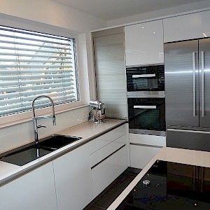 Schüllerküche grifflos mit Quarzkompositplatte in Münster-Hiltrup