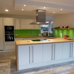 Nobilia Küche in Nienberge mit grüner Glasnische